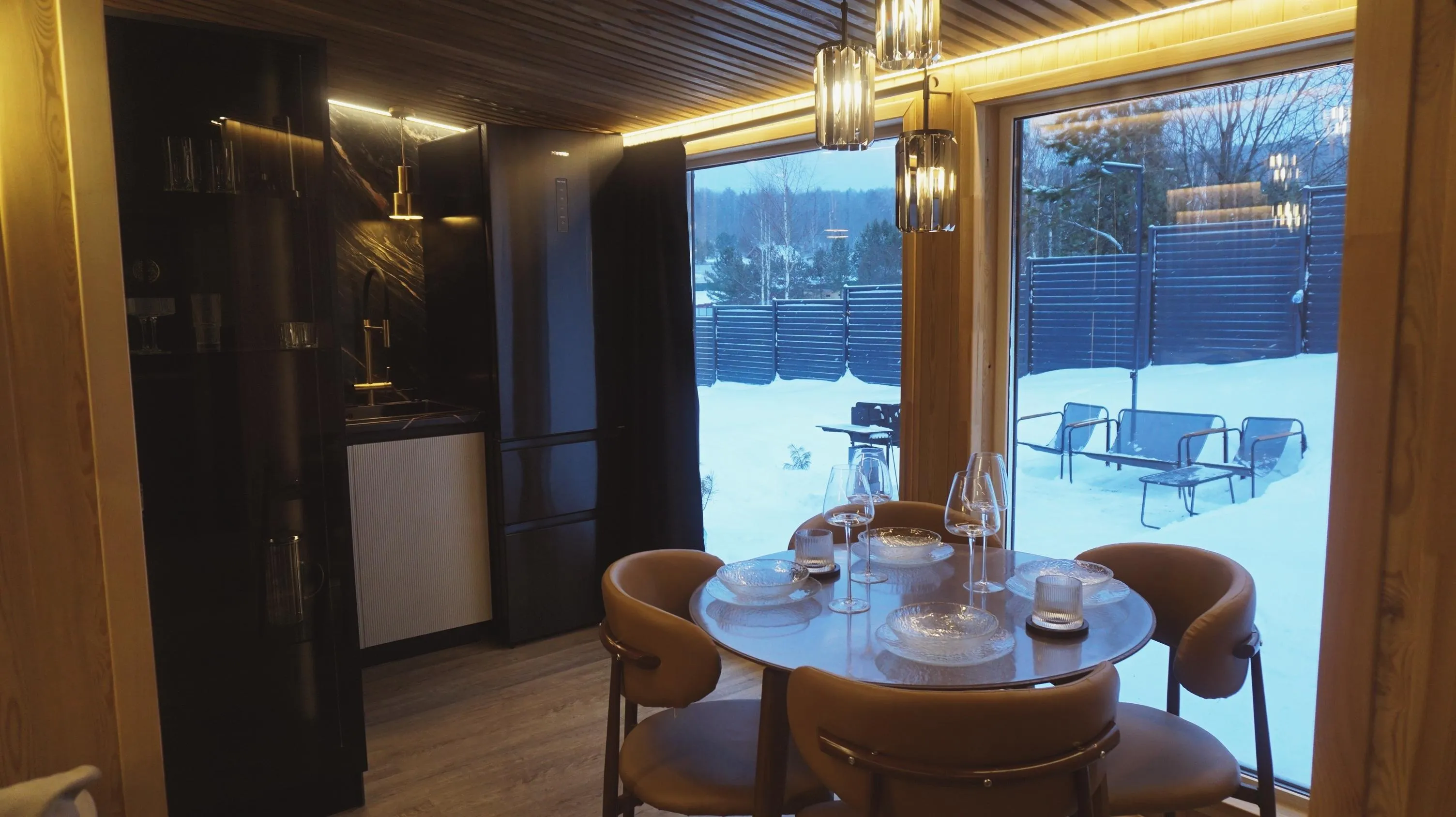 Обеденная зона в доме-бани Гармония